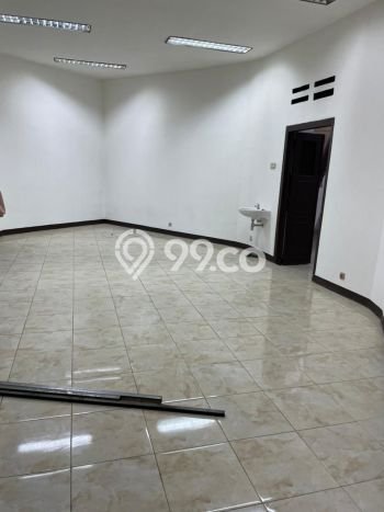 Ruko Disewakan Kawasan Pungkur, Luas 140m², Lokasi Bisnis, Akses Utama Ruko Disewakan Kawasan Pungkur, Luas 140m², Lokasi Bisnis, Akses Utama