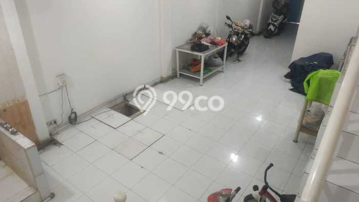 Disewakan Ruko komersial di Andir luas bangunan 300m2 Disewakan Ruko komersial di Andir luas bangunan 300m2