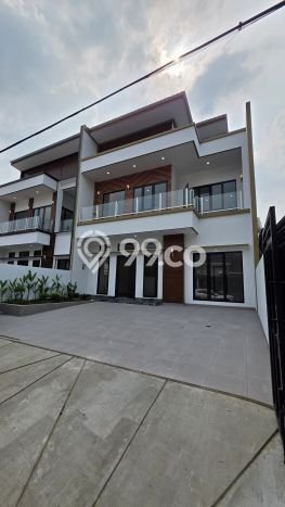 Ready to Use! Luxury House LT 180m2 Desain Elegan di BSD Nusaloka Ready to Use! Luxury House LT 180m2 Desain Elegan di BSD Nusaloka