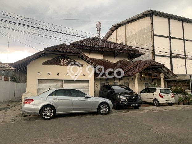 Rumah Terawat di Turangga, Bandung, LT 240m2m², Luas Bangunan 180m2m² Rumah Terawat di Turangga, Bandung, LT 240m2m², Luas Bangunan 180m2m²