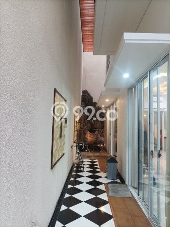 Dijual Rumah Mewah Elegan Dengan View Eksklusif di Taman Meruya, Jakarta Barat Dijual Rumah Mewah Elegan Dengan View Eksklusif di Taman Meruya, Jakarta Barat