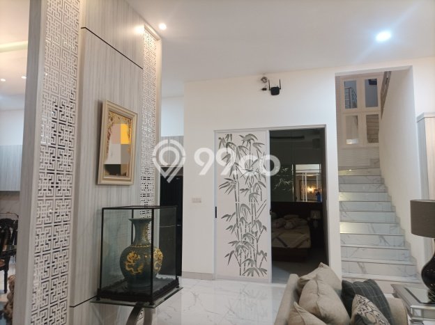 Dijual Rumah Mewah Elegan Dengan View Eksklusif di Taman Meruya, Jakarta Barat Dijual Rumah Mewah Elegan Dengan View Eksklusif di Taman Meruya, Jakarta Barat