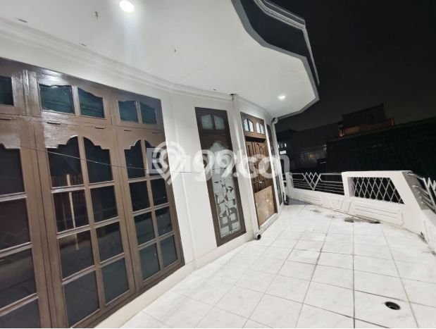 DIJUAL CEPAT! Rumah Modern di Waru, Sidoarjo, Luas 156m2m² Bangunan 223m2m² BISA KPR! DIJUAL CEPAT! Rumah Modern di Waru, Sidoarjo, Luas 156m2m² Bangunan 223m2m² BISA KPR!