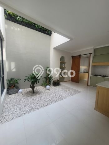 Rumah Eksklusif Dijual LT 220m2 di BSD, Tangerang Selatan Rumah Eksklusif Dijual LT 220m2 di BSD, Tangerang Selatan