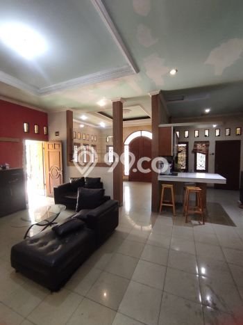 Hunian Nyaman Asri 5 KT Siap Huni di Graha Raya Tangerang Selatan Hunian Nyaman Asri 5 KT Siap Huni di Graha Raya Tangerang Selatan