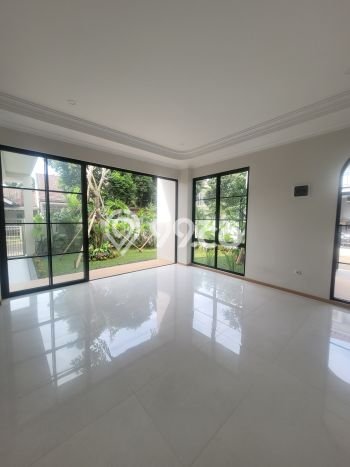 Rumah Eksklusif Dijual LT 220m2 di BSD, Tangerang Selatan Rumah Eksklusif Dijual LT 220m2 di BSD, Tangerang Selatan