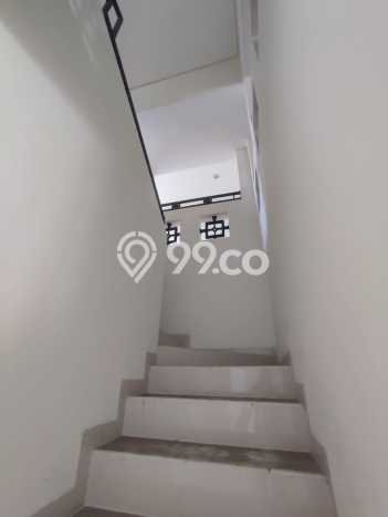 Ready to Use! Luxury House LT 240m2 Desain Modern di BSD Ready to Use! Luxury House LT 240m2 Desain Modern di BSD