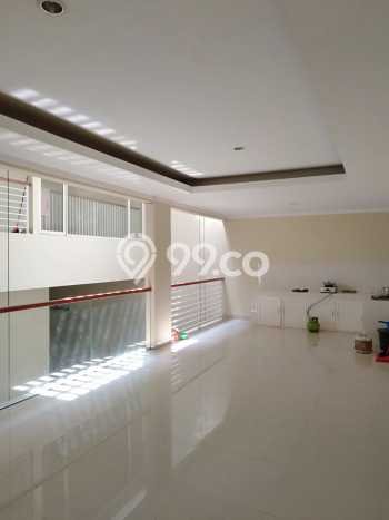 Rumah Mewah LB 225m2 Siap Pakai Desain Elegan di Bintaro, Tangerang Selatan Rumah Mewah LB 225m2 Siap Pakai Desain Elegan di Bintaro, Tangerang Selatan