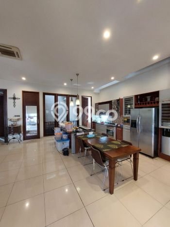 Ready to Use! Premium House LT 897m2 Desain Elegan di Kemang Ready to Use! Premium House LT 897m2 Desain Elegan di Kemang