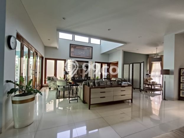 Dijual Rumah Mewah Elegan Dengan View Cantik di Pejaten, Jakarta Selatan Dijual Rumah Mewah Elegan Dengan View Cantik di Pejaten, Jakarta Selatan