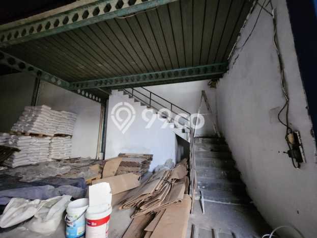 Gudang Disewa di Jakarta Barat dengan LB 500m2 Area Komersial Ramai Gudang Disewa di Jakarta Barat dengan LB 500m2 Area Komersial Ramai