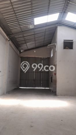 Gudang Kawasan Bisnis di Benda, Luas 427m2m², Siap Usaha Gudang Kawasan Bisnis di Benda, Luas 427m2m², Siap Usaha