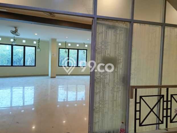 Ruko Disewa di Jakarta Barat dengan LB 470m2 Area Komersial Ramai Ruko Disewa di Jakarta Barat dengan LB 470m2 Area Komersial Ramai