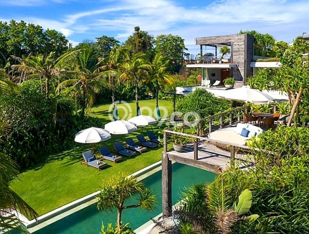 DIJUAL! Vila Kawasan , Luas 2400m2m², Akses Mudah Pusat Kota DIJUAL! Vila Kawasan , Luas 2400m2m², Akses Mudah Pusat Kota