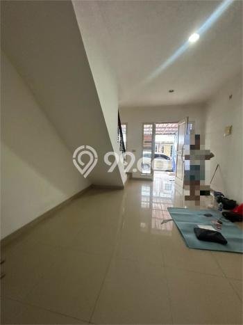 HOT DEAL! Rumah di Green Lake City, 1 KM, Area Strategis, Luas 60m² LB 87m² HOT DEAL! Rumah di Green Lake City, 1 KM, Area Strategis, Luas 60m² LB 87m²