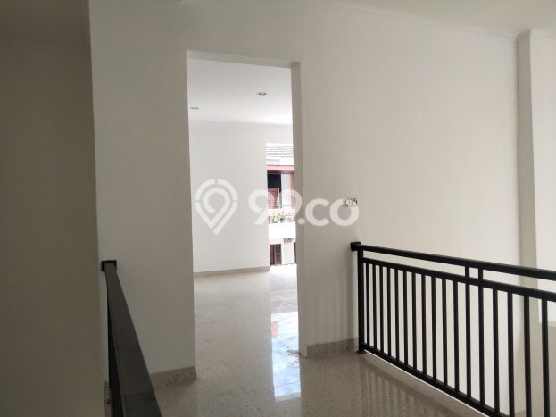Siap Huni Rumah Mewah 3 Kamar di Jagakarsa Dekat ke Mana Pun Siap Huni Rumah Mewah 3 Kamar di Jagakarsa Dekat ke Mana Pun