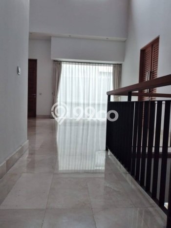 Ready to Use! Premium House LT 468m2 Desain Modern di Kemang Ready to Use! Premium House LT 468m2 Desain Modern di Kemang