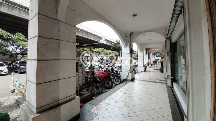 Dijual Ruko Kawasan Premium Kawasan Cibubur, Luas 132m², Jalan Utama Dijual Ruko Kawasan Premium Kawasan Cibubur, Luas 132m², Jalan Utama