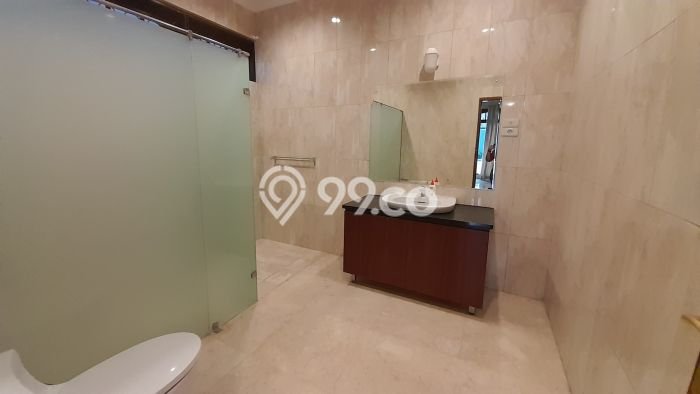 SPECIAL LISTING! Rumah area Pejaten, 5 KT, Akses Fasilitas, Luas 1200m² LB 600m² SPECIAL LISTING! Rumah area Pejaten, 5 KT, Akses Fasilitas, Luas 1200m² LB 600m²