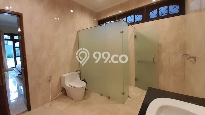 SPECIAL LISTING! Rumah area Pejaten, 5 KT, Akses Fasilitas, Luas 1200m² LB 600m² SPECIAL LISTING! Rumah area Pejaten, 5 KT, Akses Fasilitas, Luas 1200m² LB 600m²