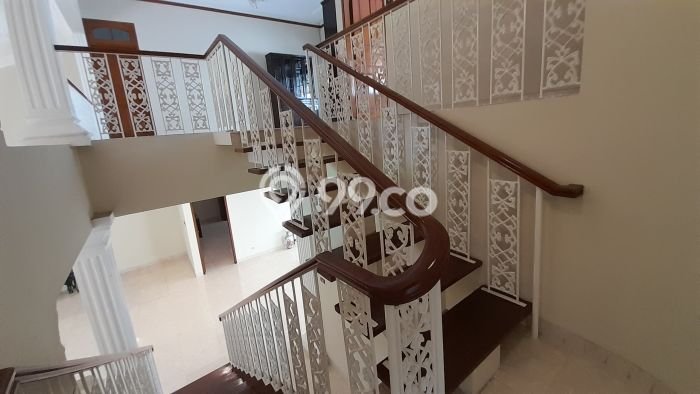 SPECIAL LISTING! Rumah area Pejaten, 5 KT, Akses Fasilitas, Luas 1200m² LB 600m² SPECIAL LISTING! Rumah area Pejaten, 5 KT, Akses Fasilitas, Luas 1200m² LB 600m²