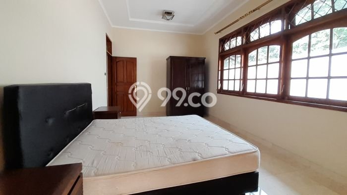 SPECIAL LISTING! Rumah area Pejaten, 5 KT, Akses Fasilitas, Luas 1200m² LB 600m² SPECIAL LISTING! Rumah area Pejaten, 5 KT, Akses Fasilitas, Luas 1200m² LB 600m²