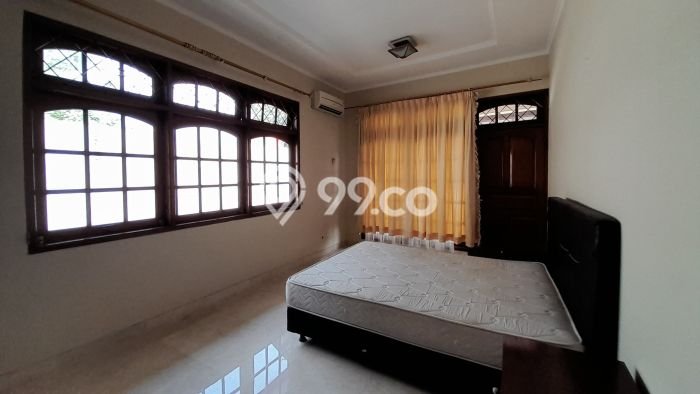 SPECIAL LISTING! Rumah area Pejaten, 5 KT, Akses Fasilitas, Luas 1200m² LB 600m² SPECIAL LISTING! Rumah area Pejaten, 5 KT, Akses Fasilitas, Luas 1200m² LB 600m²