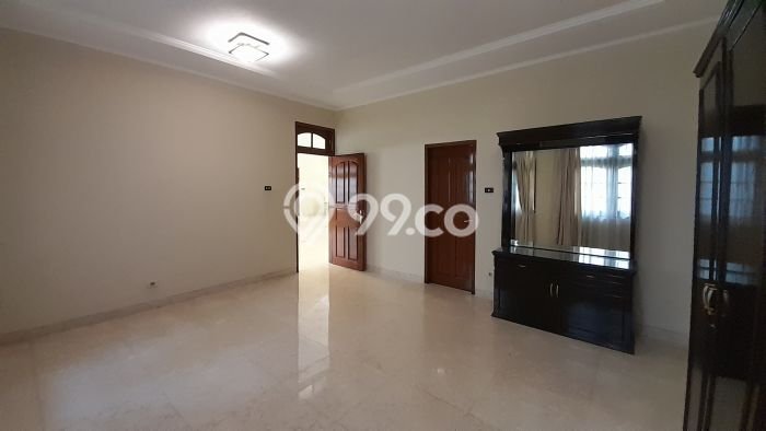 SPECIAL LISTING! Rumah area Pejaten, 5 KT, Akses Fasilitas, Luas 1200m² LB 600m² SPECIAL LISTING! Rumah area Pejaten, 5 KT, Akses Fasilitas, Luas 1200m² LB 600m²