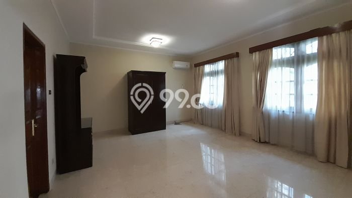 SPECIAL LISTING! Rumah area Pejaten, 5 KT, Akses Fasilitas, Luas 1200m² LB 600m² SPECIAL LISTING! Rumah area Pejaten, 5 KT, Akses Fasilitas, Luas 1200m² LB 600m²