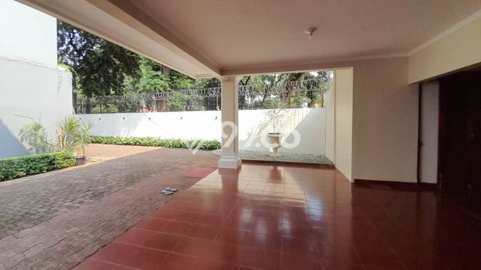 SPECIAL LISTING! Rumah area Pejaten, 5 KT, Akses Fasilitas, Luas 1200m² LB 600m² SPECIAL LISTING! Rumah area Pejaten, 5 KT, Akses Fasilitas, Luas 1200m² LB 600m²