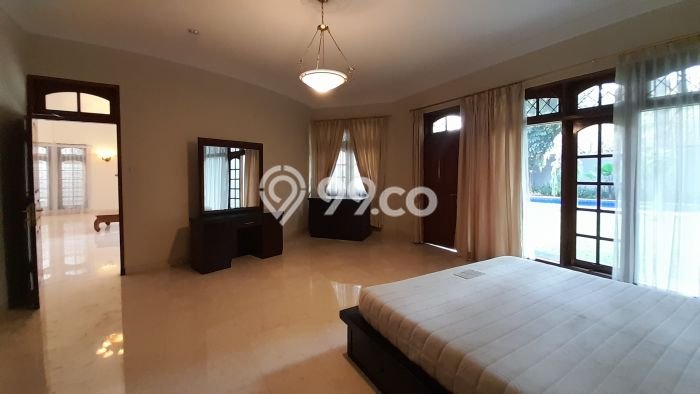 SPECIAL LISTING! Rumah area Pejaten, 5 KT, Akses Fasilitas, Luas 1200m² LB 600m² SPECIAL LISTING! Rumah area Pejaten, 5 KT, Akses Fasilitas, Luas 1200m² LB 600m²