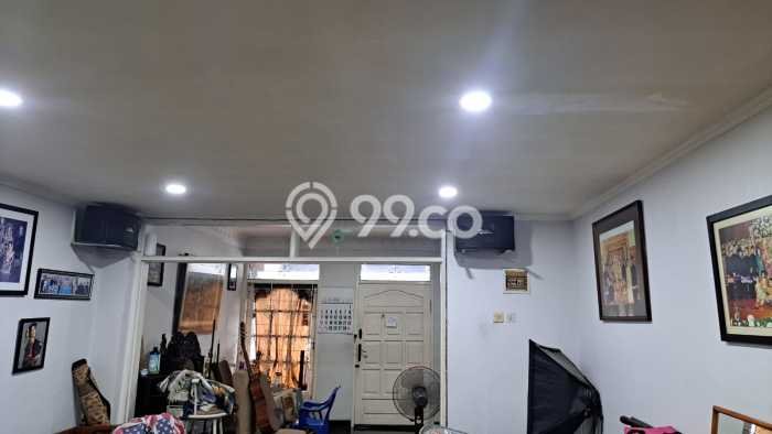 Rumah Mewah LB 600m2 Siap Huni Desain Elegan di Tomang, Jakarta Barat Rumah Mewah LB 600m2 Siap Huni Desain Elegan di Tomang, Jakarta Barat