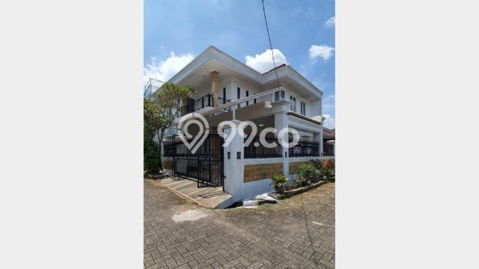 Hunian Mewah Dijual LT 380m2 di Ciputat Timur, Tangerang Selatan Hunian Mewah Dijual LT 380m2 di Ciputat Timur, Tangerang Selatan