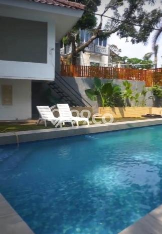 For Sale! Premium House LT 330m2 Desain Modern di Kemang For Sale! Premium House LT 330m2 Desain Modern di Kemang