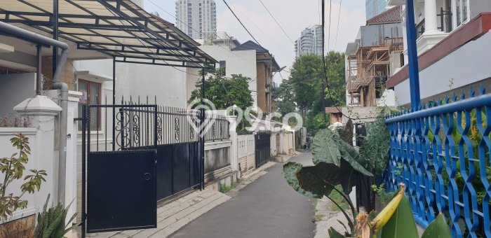 Ready to Use! Premium House LT 200m2 Desain Modern di Guntur Ready to Use! Premium House LT 200m2 Desain Modern di Guntur