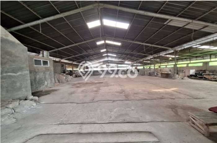 Area Ramai! Gudang Dijual di Parung Panjang untuk Bisnis Luas Bangunan 1600m2 Area Ramai! Gudang Dijual di Parung Panjang untuk Bisnis Luas Bangunan 1600m2