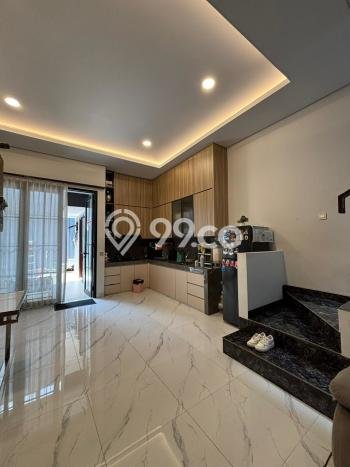 Rumah Elit Modern Siap Huni di Meruya Jakarta Barat Rumah Elit Modern Siap Huni di Meruya Jakarta Barat