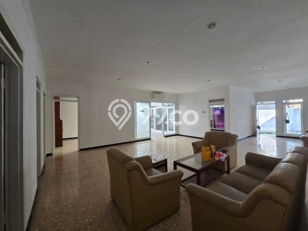 GOOD DEAL! Rumah di Senopati, 3 KM, Siap Huni, LT 360m² LB 250m² GOOD DEAL! Rumah di Senopati, 3 KM, Siap Huni, LT 360m² LB 250m²