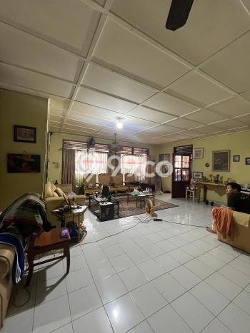 Siap Huni Rumah Mewah 5 Kamar di Kebayoran Baru Dekat ke Mana Pun Siap Huni Rumah Mewah 5 Kamar di Kebayoran Baru Dekat ke Mana Pun