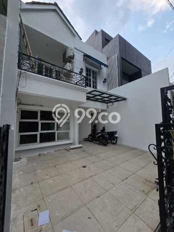 Rumah Luxury Modern Tanpa Renovasi di Pondok Indah Jakarta Selatan Rumah Luxury Modern Tanpa Renovasi di Pondok Indah Jakarta Selatan