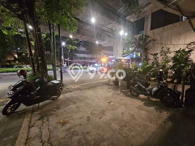 Lokasi Strategis! Dijual Ruko Bisnis di Kebayoran Baru, Jakarta Selatan Kondisi Baik Lokasi Strategis! Dijual Ruko Bisnis di Kebayoran Baru, Jakarta Selatan Kondisi Baik