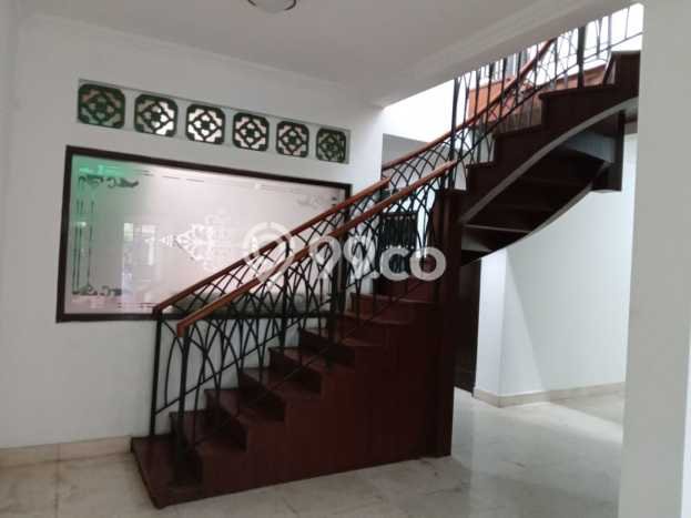 Rumah 4 Kamar Lengkap Dikontrakkan di Menteng Harga Kompetitif Rumah 4 Kamar Lengkap Dikontrakkan di Menteng Harga Kompetitif
