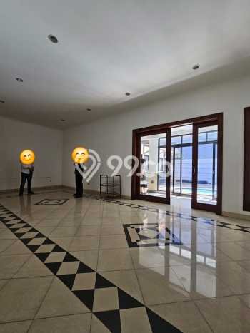 Rumah Elit Modern Tanpa Renovasi di Pondok Indah Jakarta Selatan Rumah Elit Modern Tanpa Renovasi di Pondok Indah Jakarta Selatan