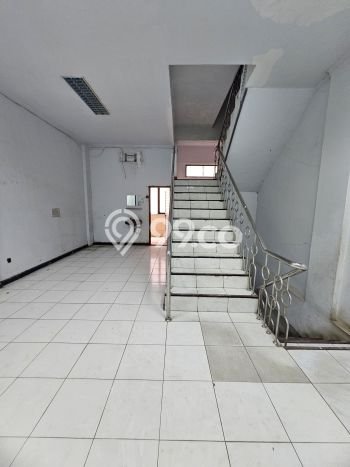 Ruko Disewa di Jakarta Pusat dengan LB 349m2 Area Komersial Ramai Ruko Disewa di Jakarta Pusat dengan LB 349m2 Area Komersial Ramai