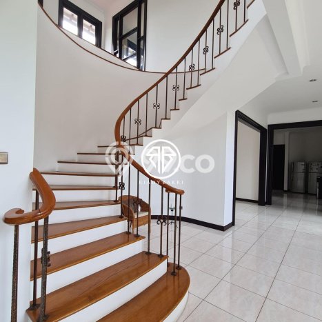 Rumah Mewah LB 700m2 Siap Huni Desain Elegan di Pondok Indah, Jakarta Selatan Rumah Mewah LB 700m2 Siap Huni Desain Elegan di Pondok Indah, Jakarta Selatan