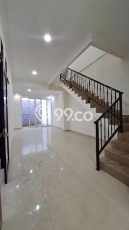Hunian Mewah Dijual LT 232m2 di Duren Sawit, Jakarta Timur Hunian Mewah Dijual LT 232m2 di Duren Sawit, Jakarta Timur