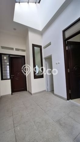 Hunian Mewah Dijual LT 232m2 di Duren Sawit, Jakarta Timur Hunian Mewah Dijual LT 232m2 di Duren Sawit, Jakarta Timur