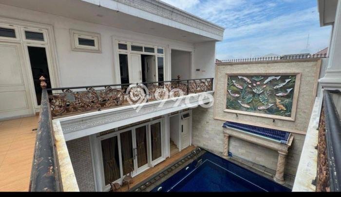 Siap Huni Rumah Mewah 7 Kamar di Duren Sawit Dekat ke Mana Saja Siap Huni Rumah Mewah 7 Kamar di Duren Sawit Dekat ke Mana Saja