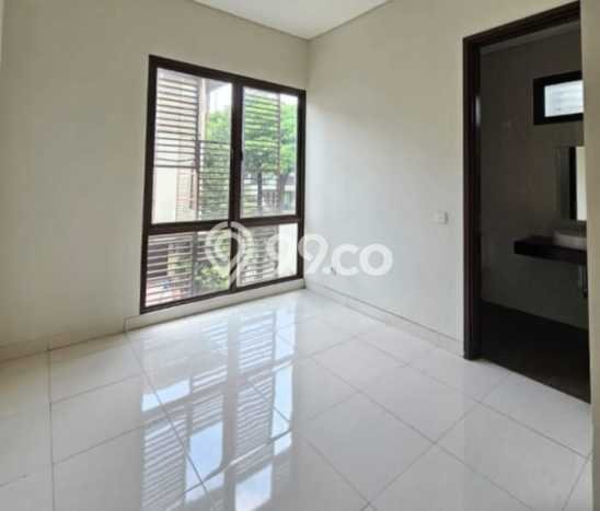 Dijual Hunian Rumah Terawat 4 KT di BSD, Tangerang Dijual Hunian Rumah Terawat 4 KT di BSD, Tangerang