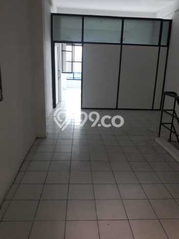Ruko Dijual di Jakarta Timur LT 60m2 & LB 100m2 Lokasi Terbaik! Ruko Dijual di Jakarta Timur LT 60m2 & LB 100m2 Lokasi Terbaik!